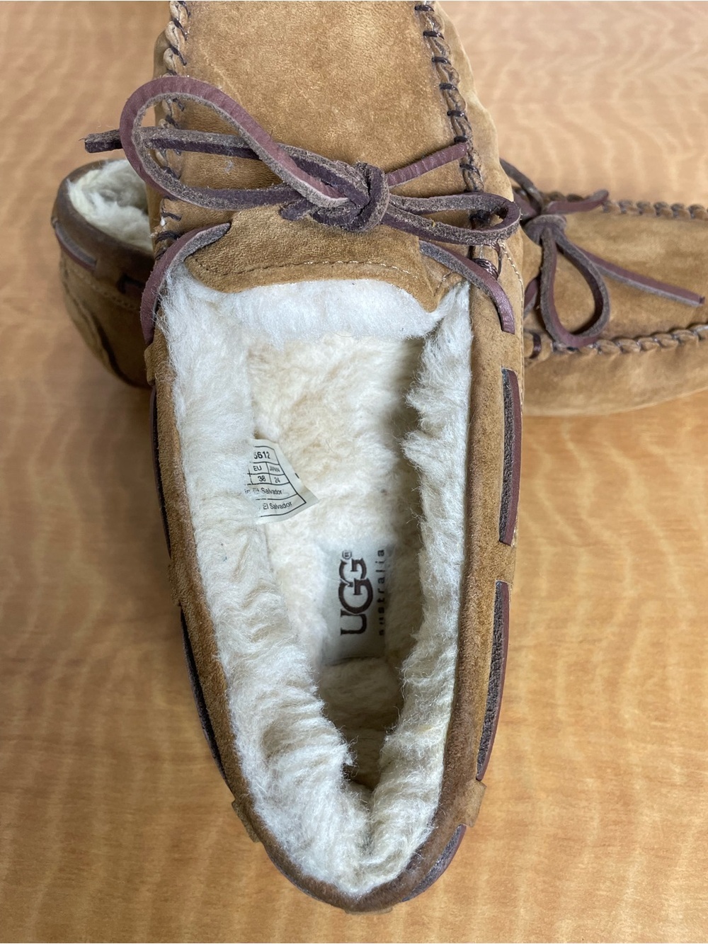 UGG Women's Dakota Slipper - Picture 7 of 10